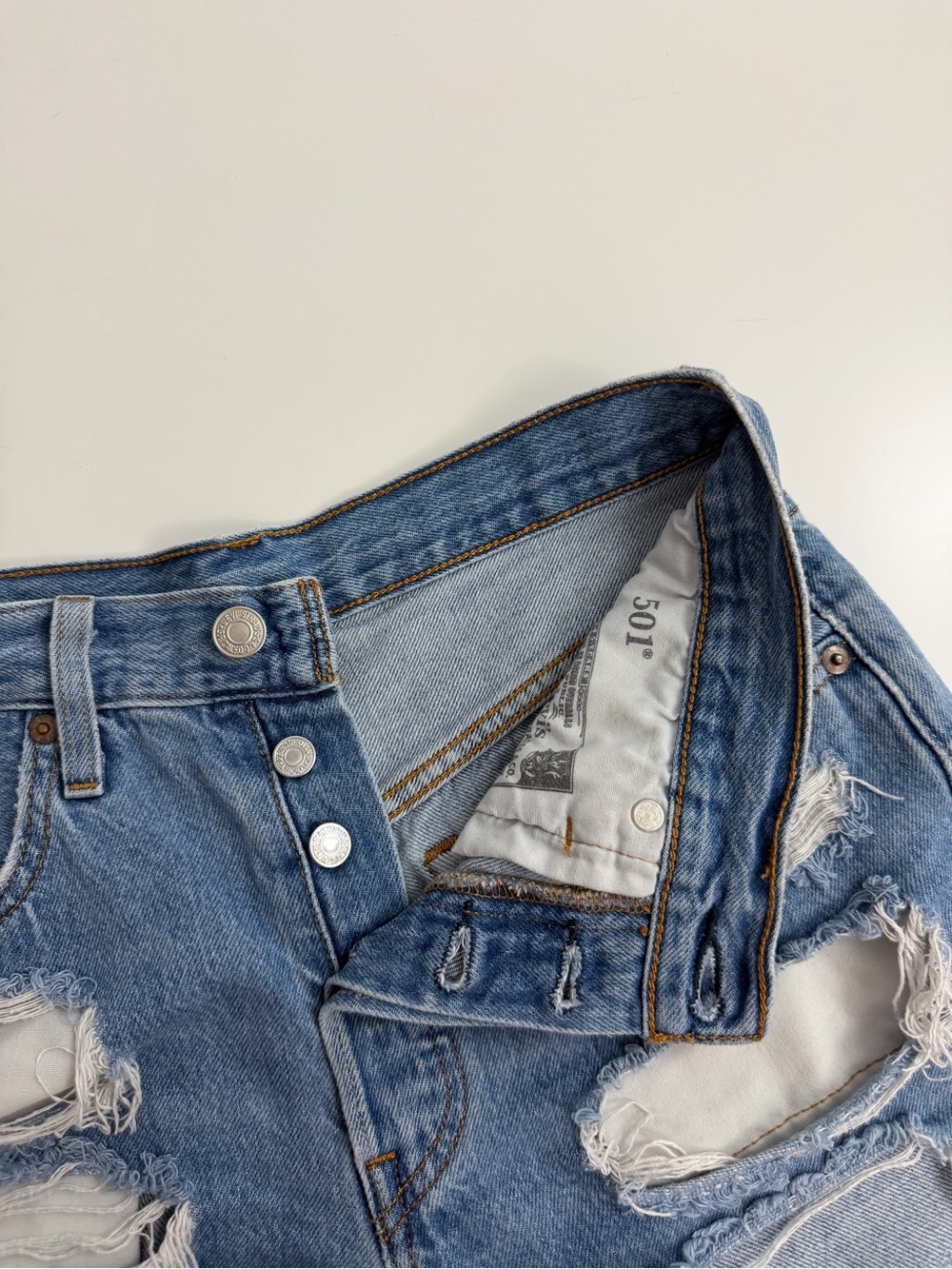Levi’s 501 Buttonfly Distressed High Waisted Shorts, Size W26 - Picture 4 of 5